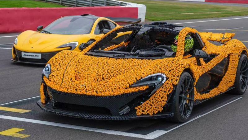 Суперкар McLaren створено з елементів конструктора Lego - Час для розваг!