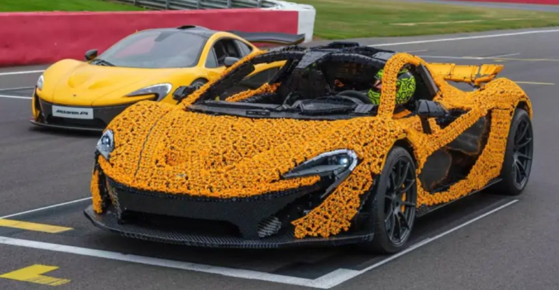 Сотні тисяч елементів і рік наполегливої праці: суперкар McLaren був створений у справжньому масштабі з LEGO.