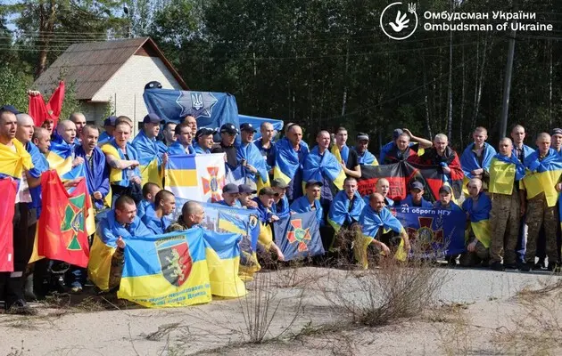 В основному, більшість військових, які були звільнені сьогодні, знаходилися в полоні Росії з самого початку масштабного вторгнення.