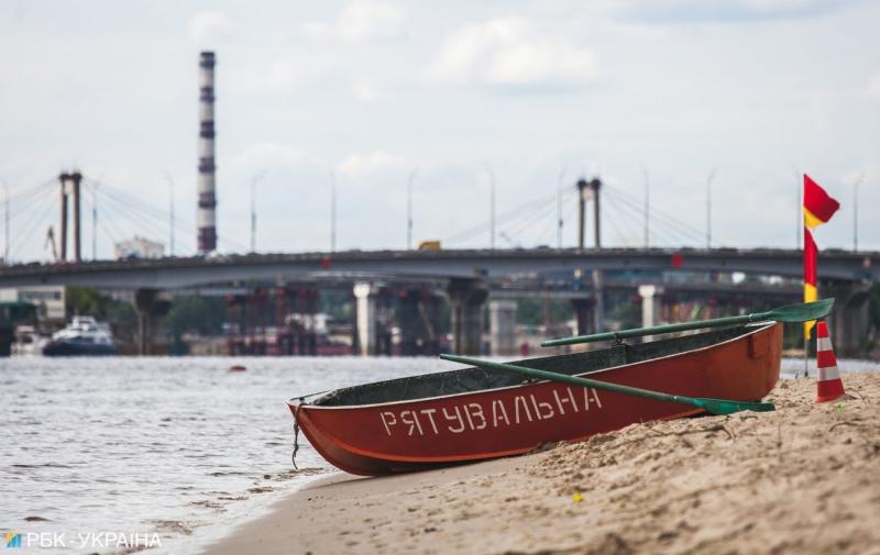 На річці в Житомирі стався інцидент: човен з пасажирами перевернувся, внаслідок чого є постраждалі.