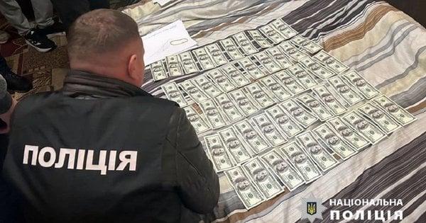 Житель Хмельниччини за 200 тисяч гривень створював фальшиві документи про непридатність до військової служби.