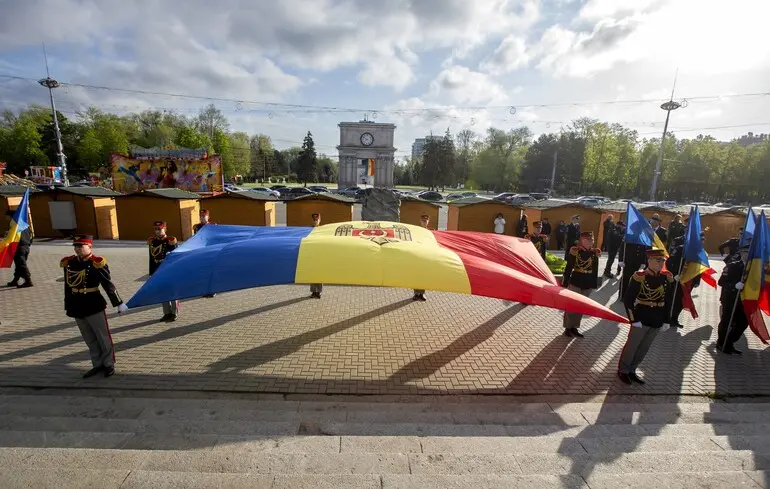 В Молдові було затримано керівника групи, що займалася підкупом виборців під час виборів та референдуму.